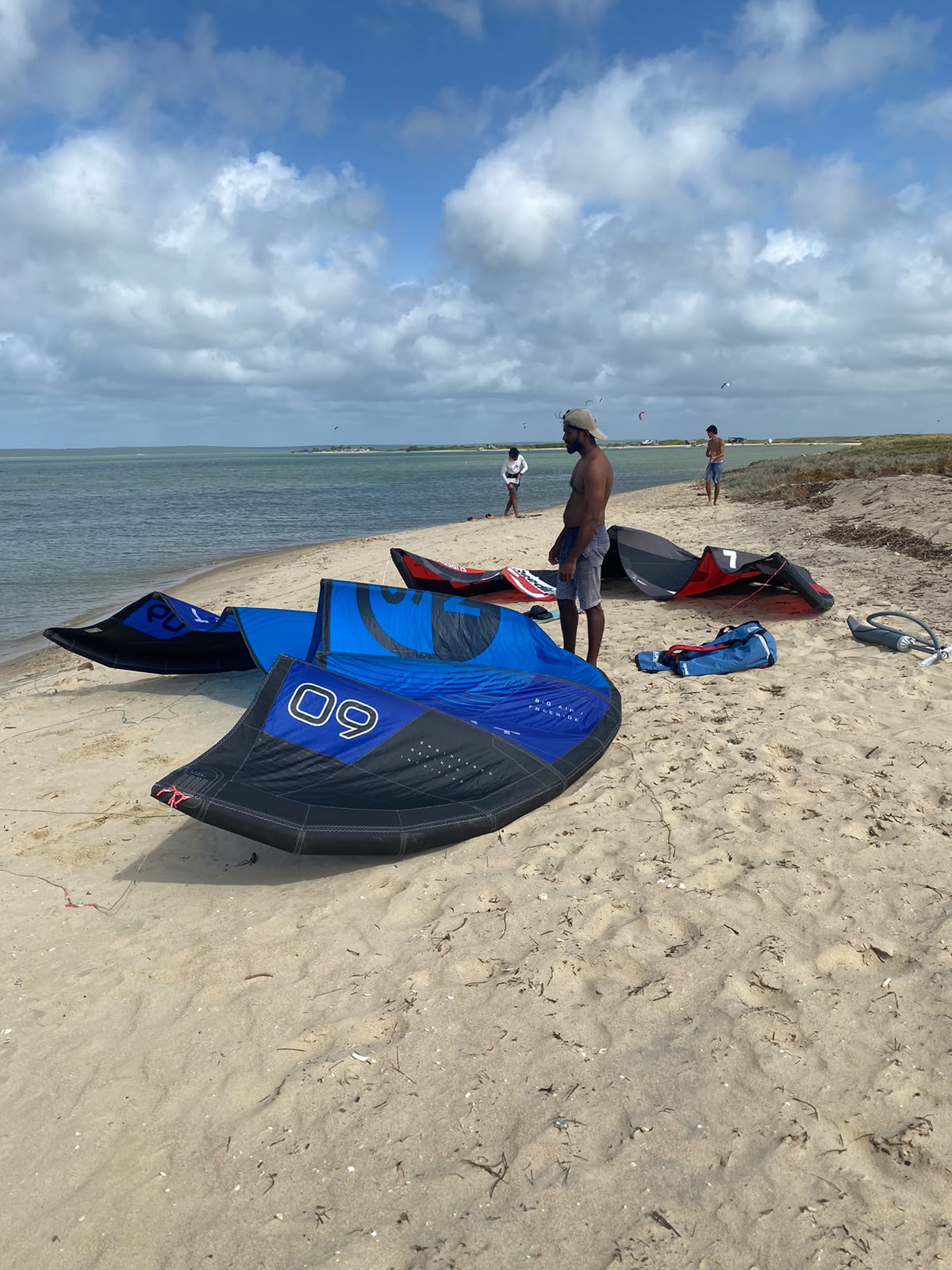 Beach barbecue with grilled corn and chicken – kitesurfing in Kalpitiya, Sri Lanka (photo 18)